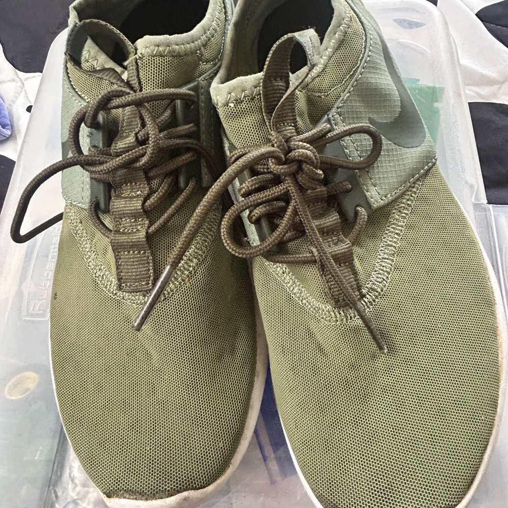 Nike Men's Khaki Green Sneakers